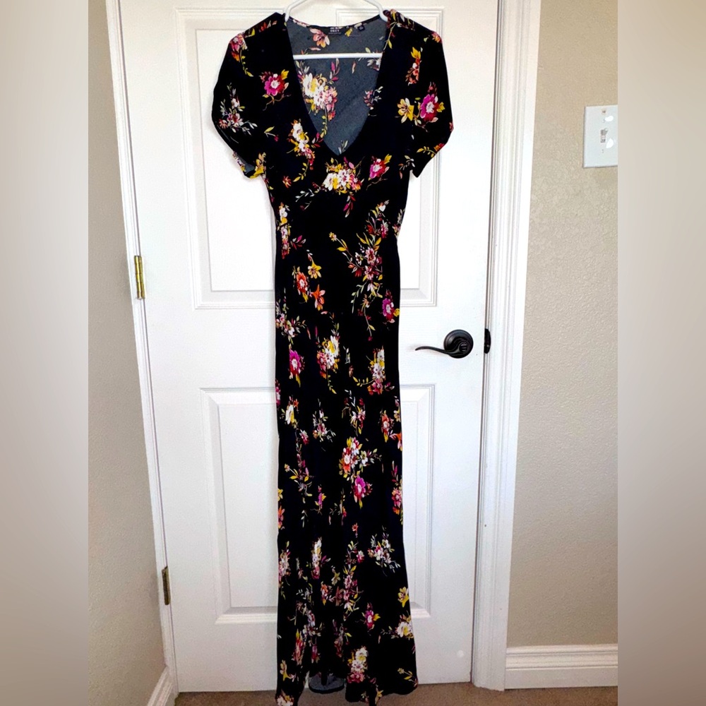 Black floral v neck maxi dress
